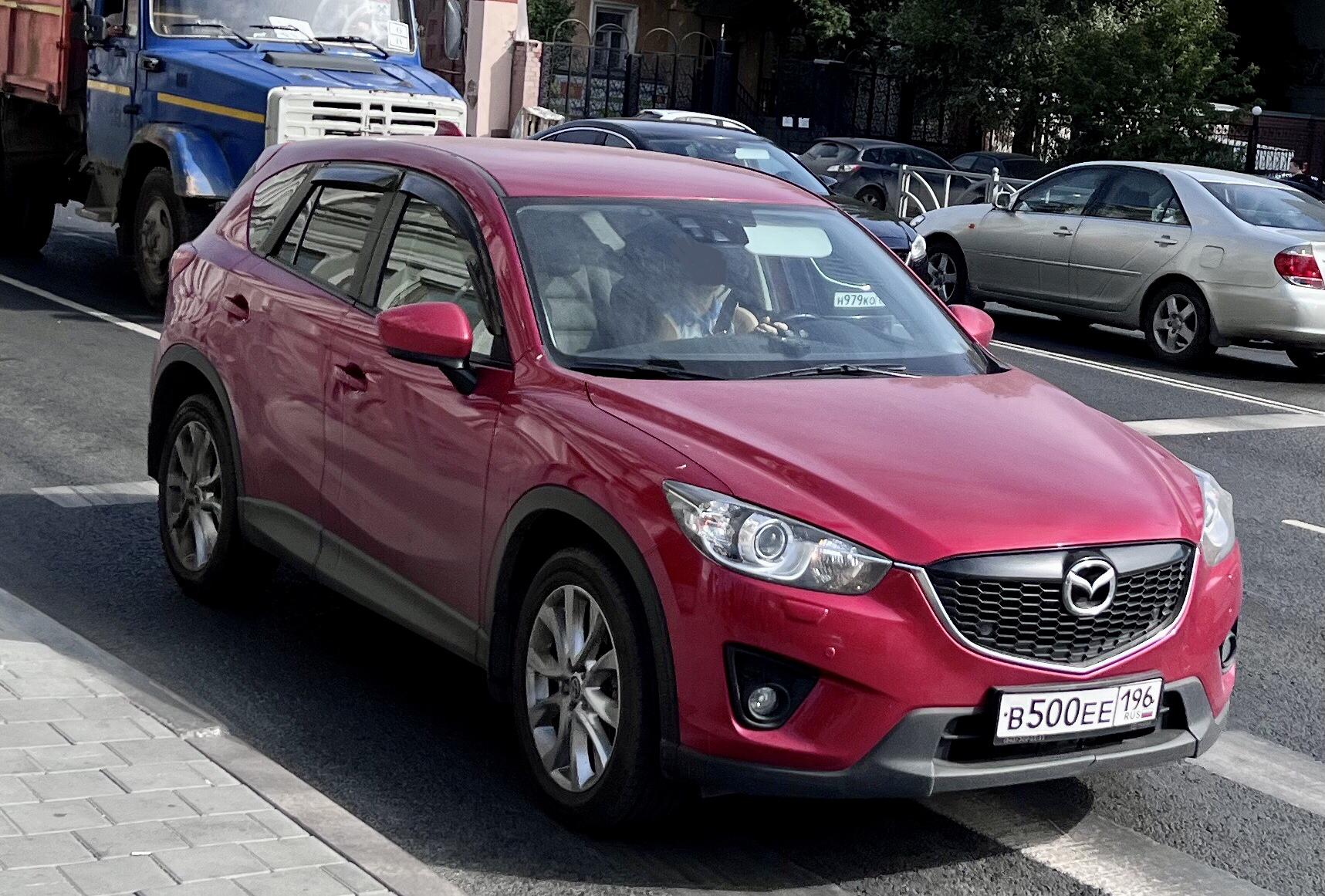 Автомобиль госномер В500ЕЕ196
