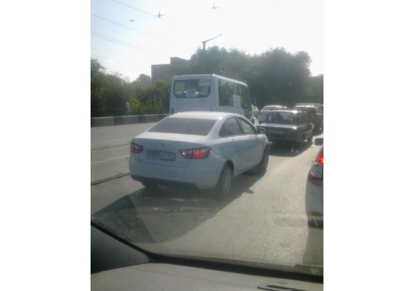 Автомобиль госномер Е003СС163