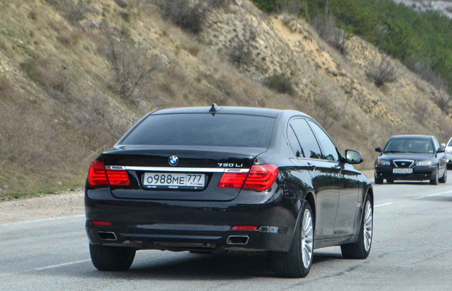 Автомобиль госномер О988МЕ777
