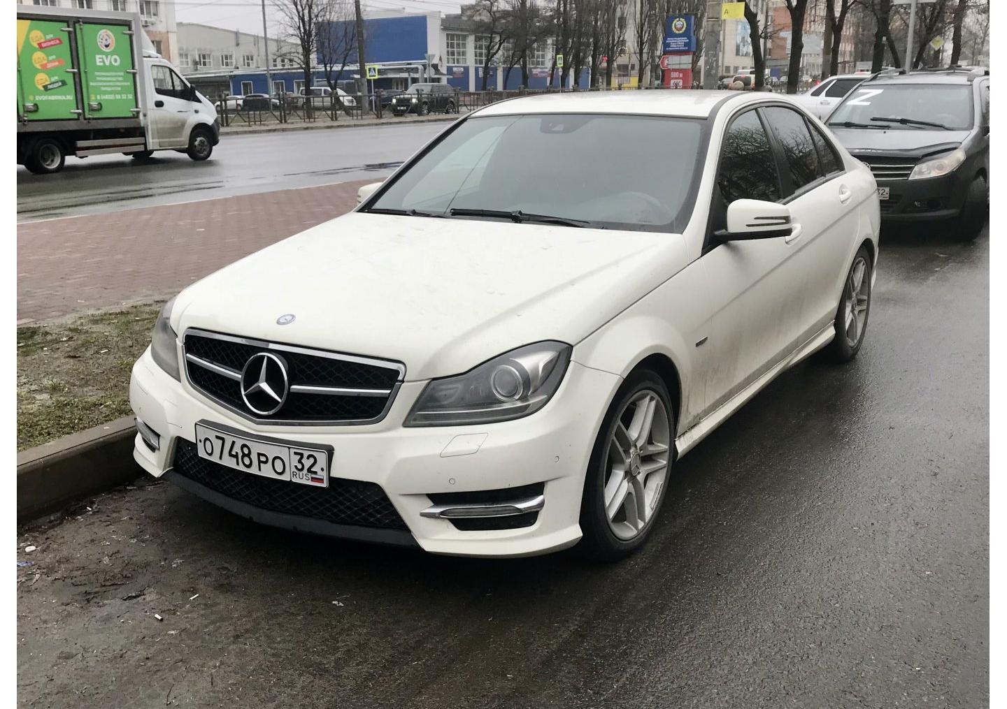 Автомобиль госномер О748РО32