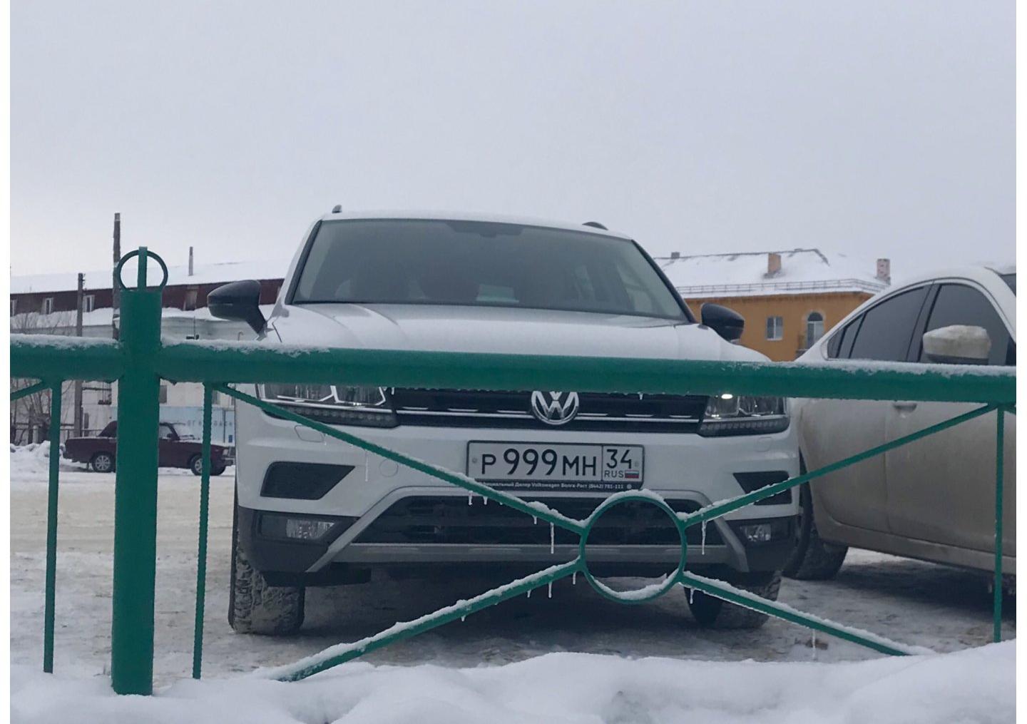 Автомобиль госномер Р999МН34