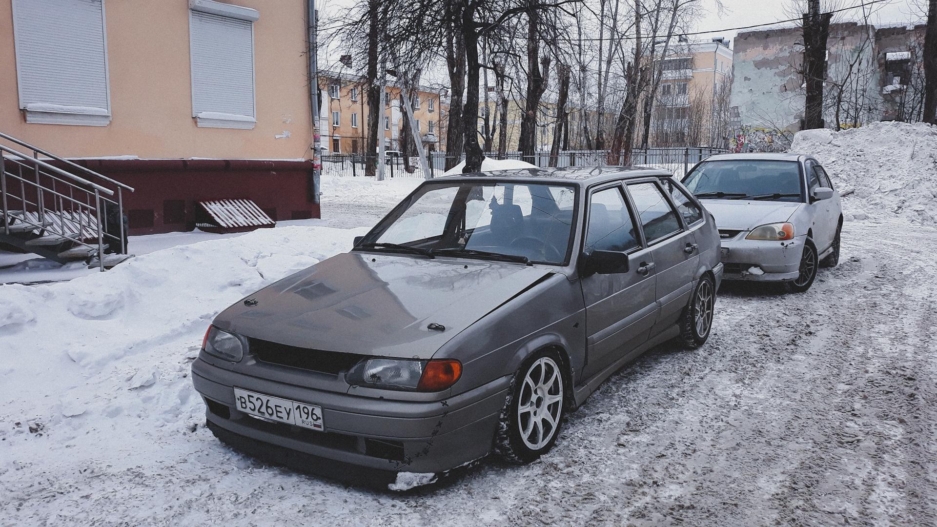 Автомобиль госномер В526ЕУ196