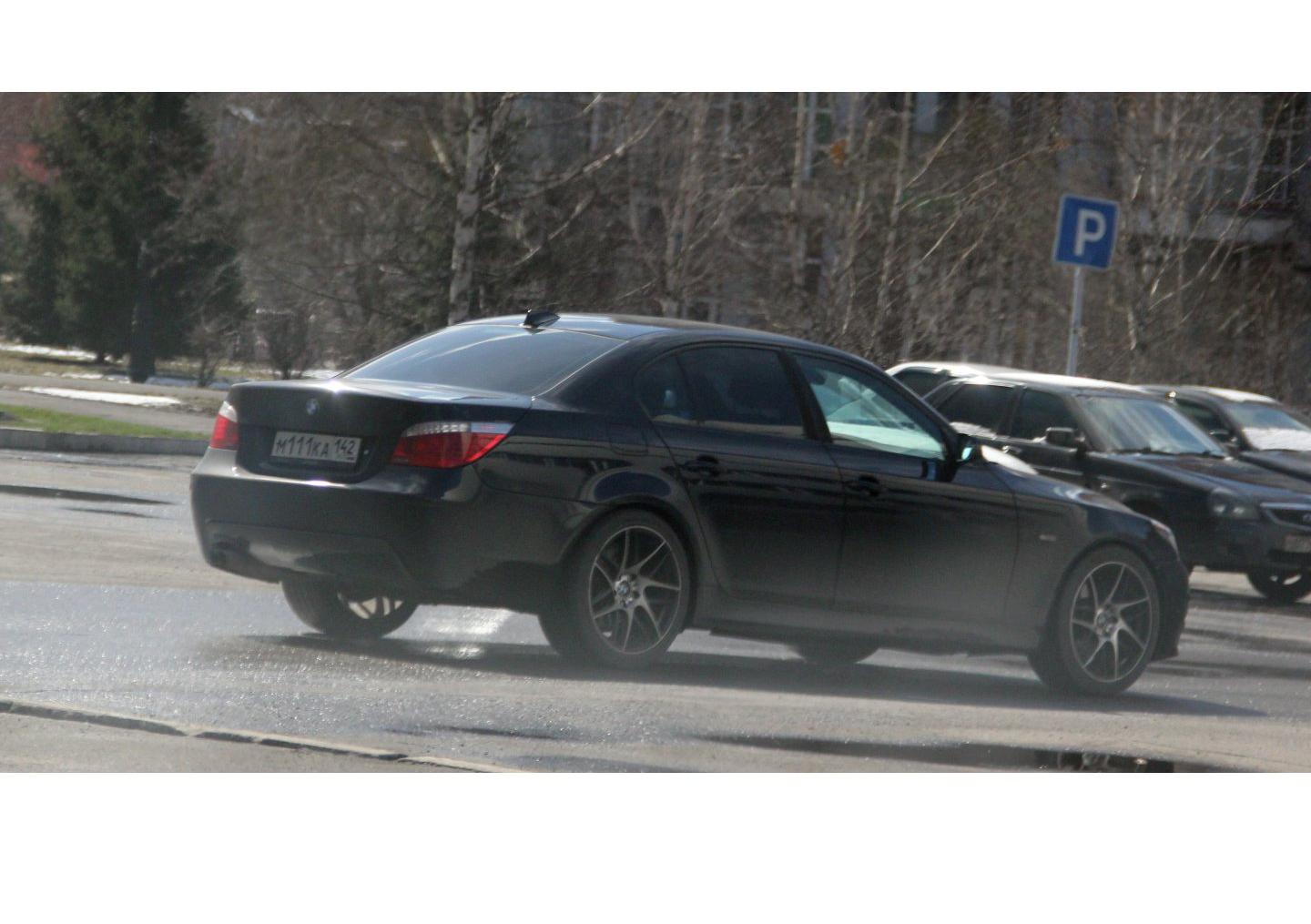 Автомобиль госномер М111КА142