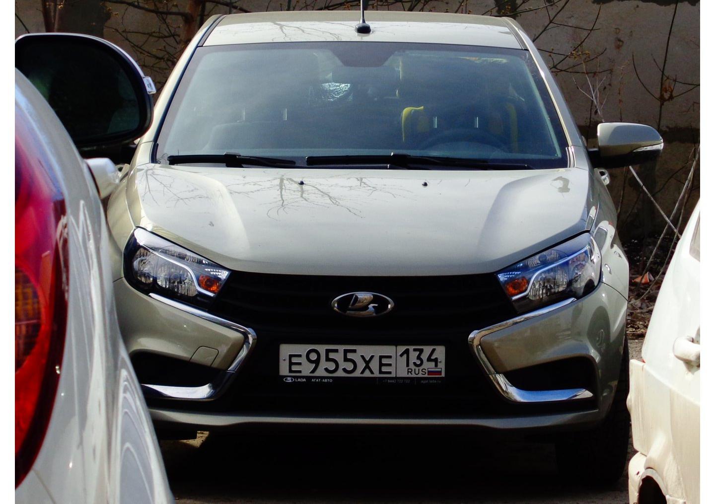 Автомобиль госномер Е955ХЕ134