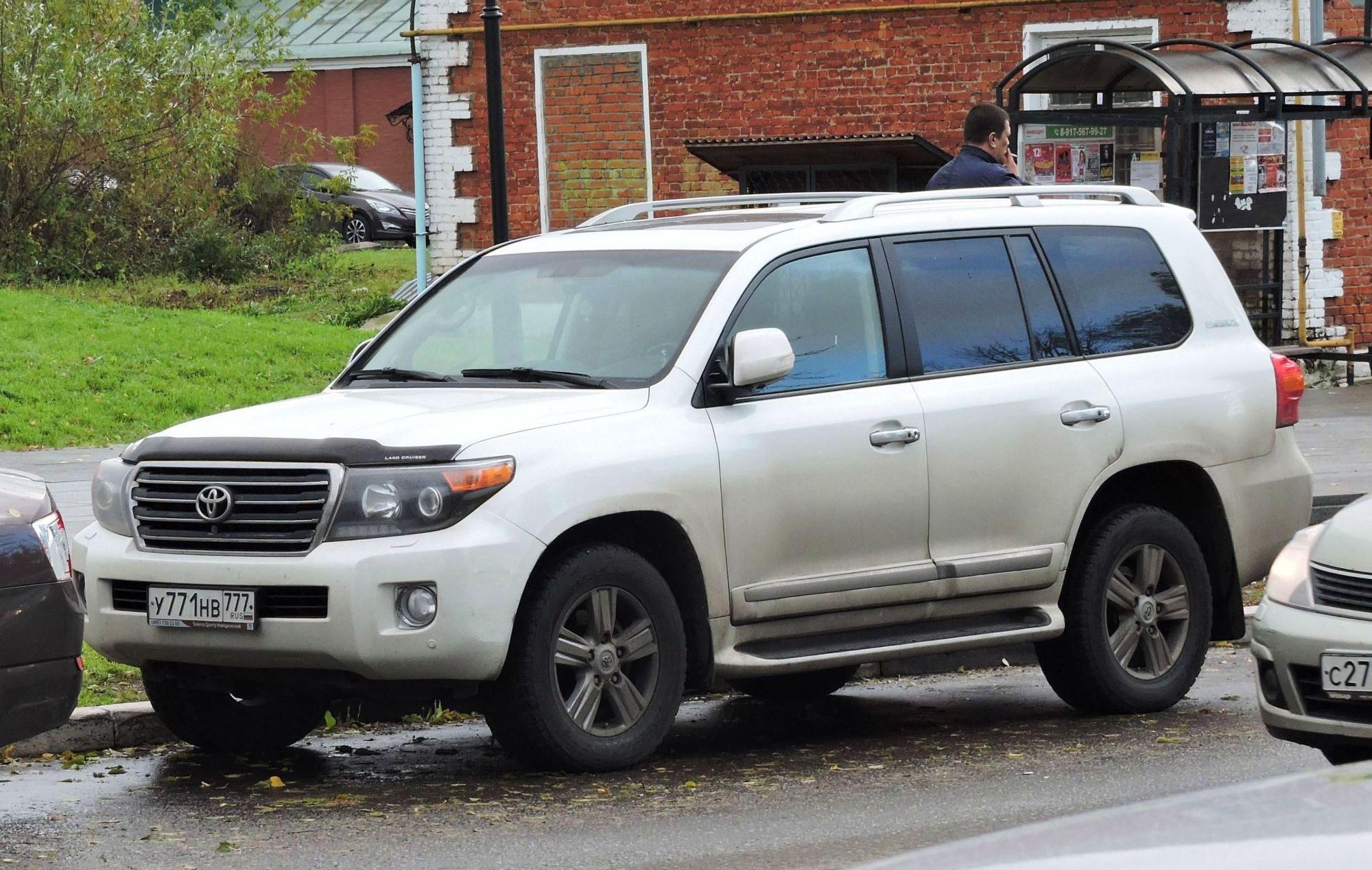 Автомобиль госномер У771НВ777