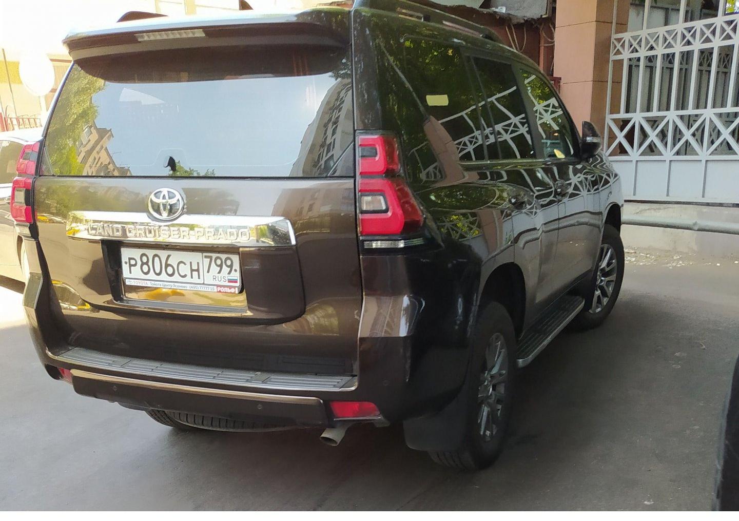 Автомобиль госномер Р806СН799