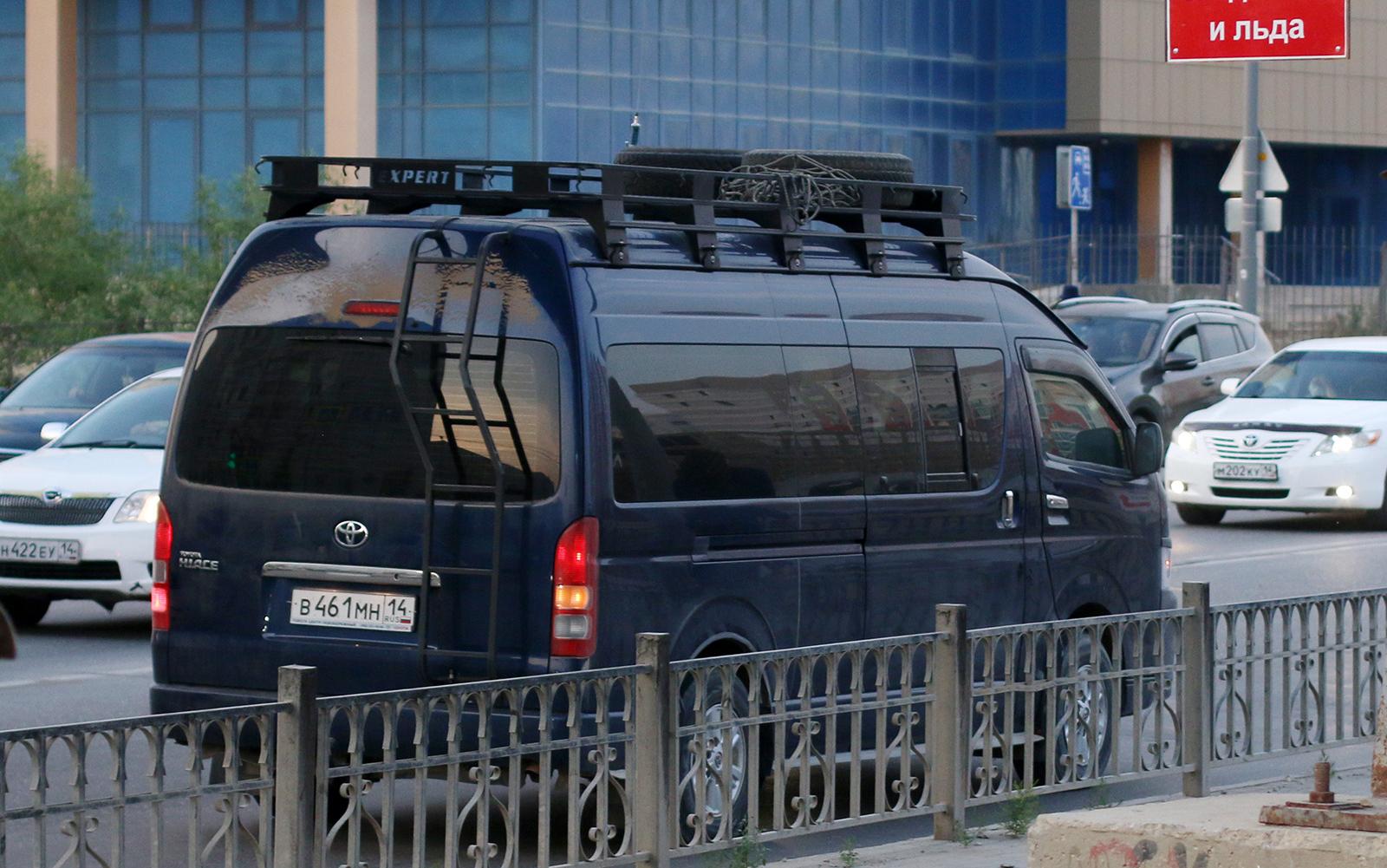 Автомобиль госномер В461МН14