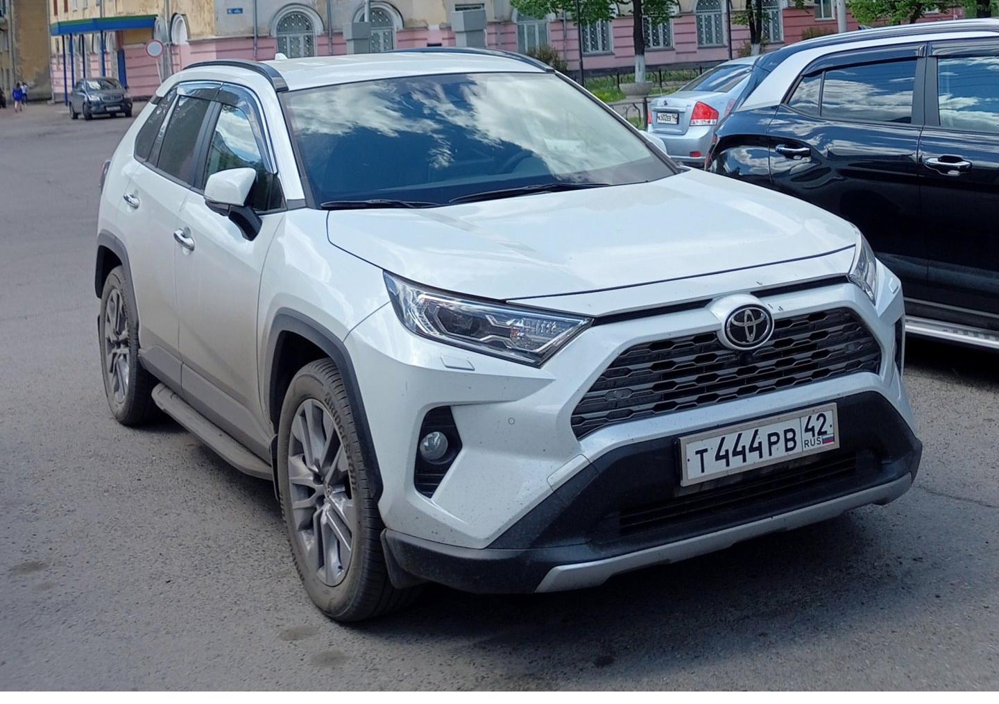 Автомобиль госномер Т444РВ42