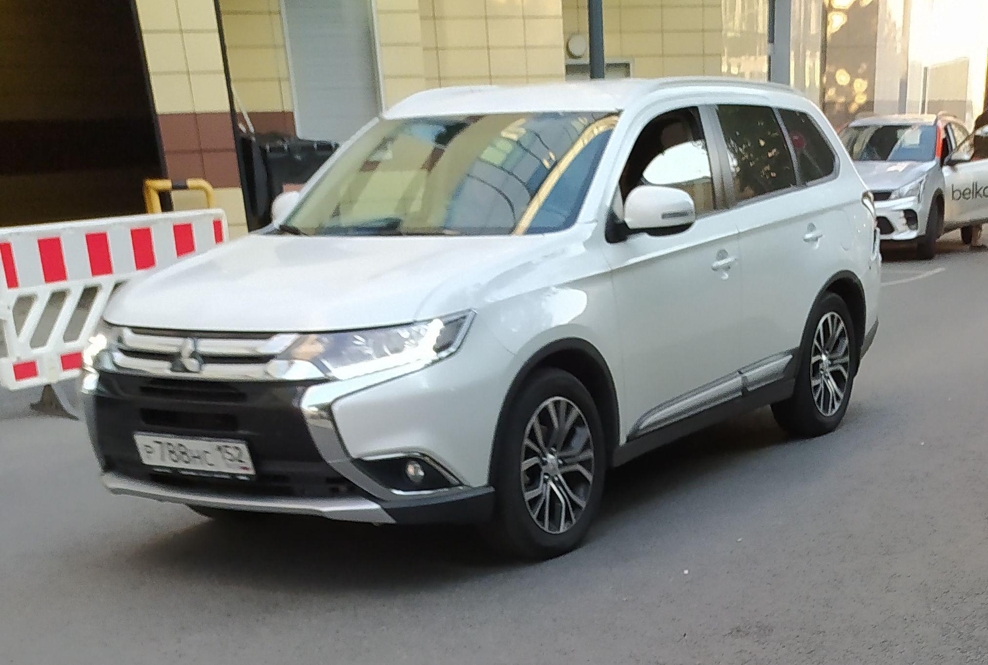 Автомобиль госномер Р788НС152