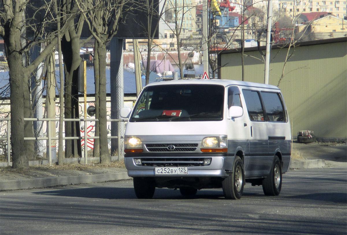 Автомобиль госномер С252ВУ125