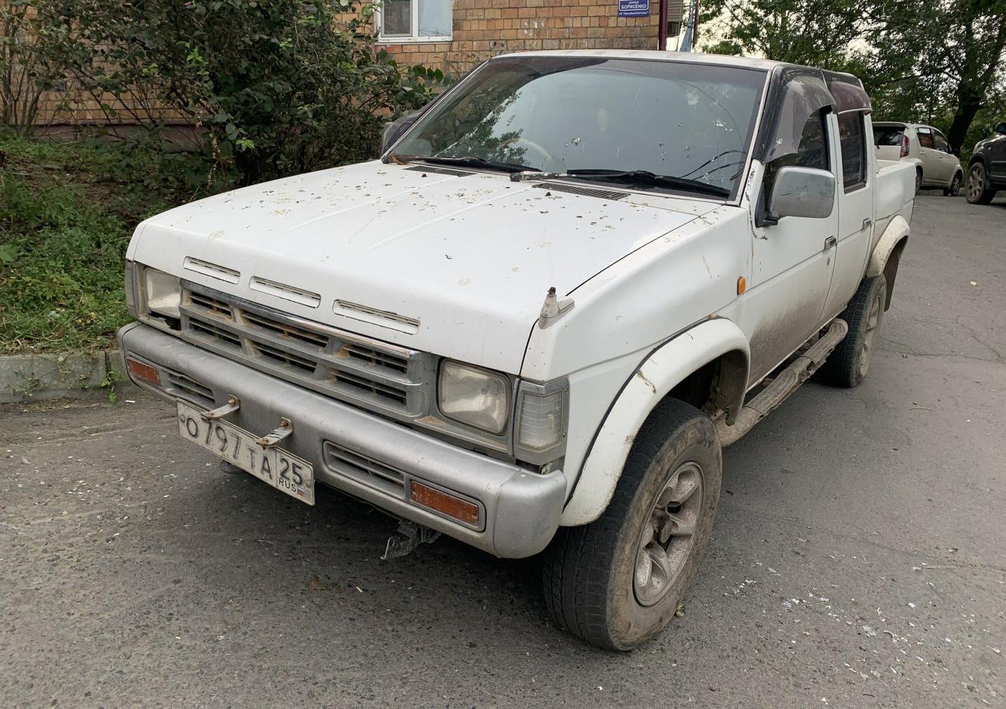 Автомобиль госномер О797ТА25