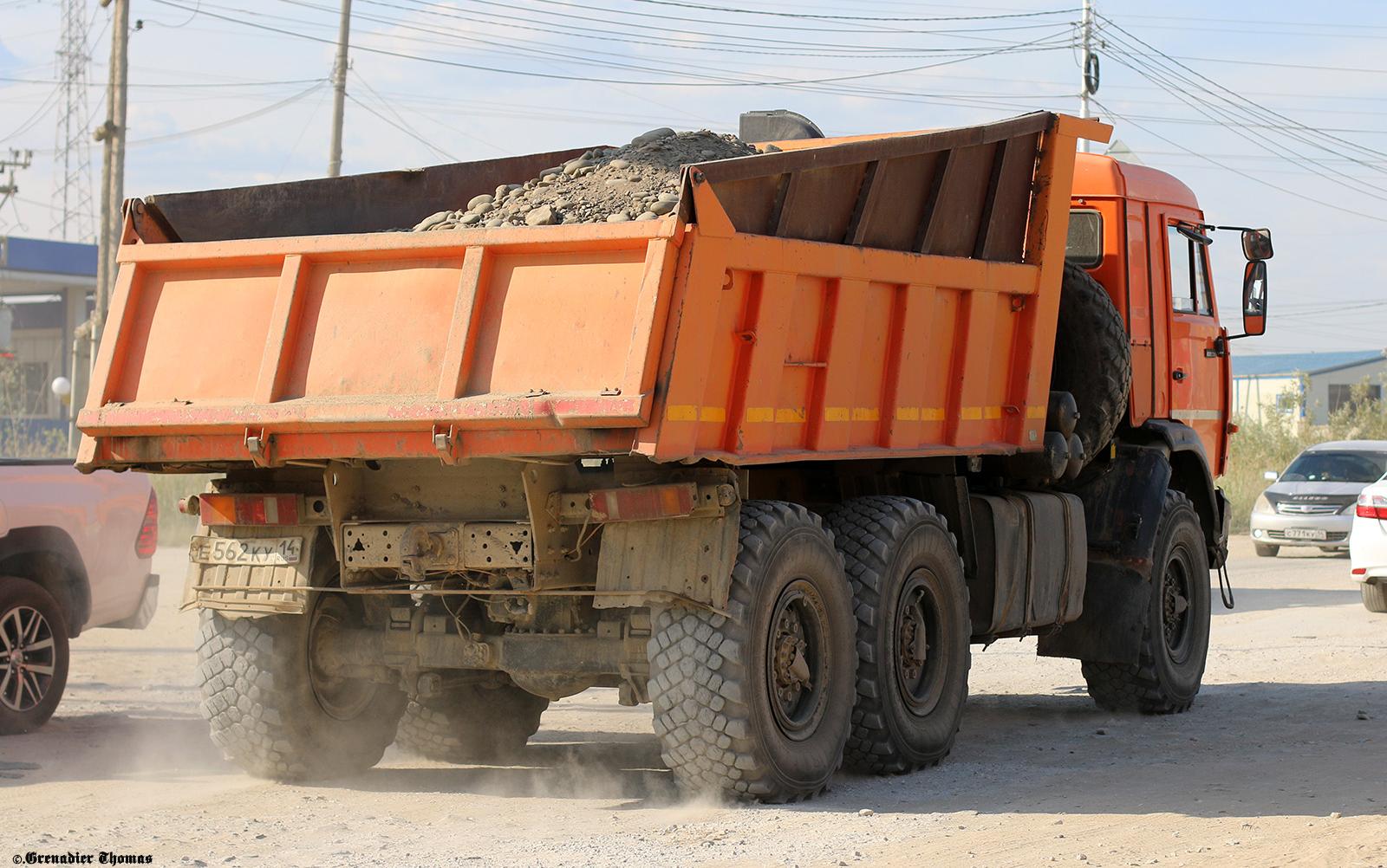 Автомобиль госномер Е562КУ14