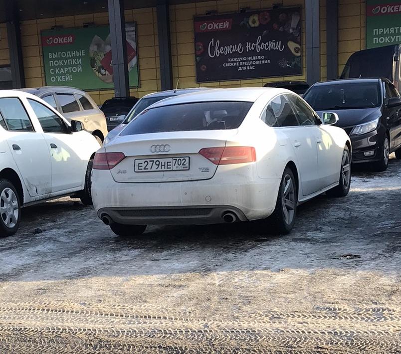 Автомобиль госномер Е279НЕ702