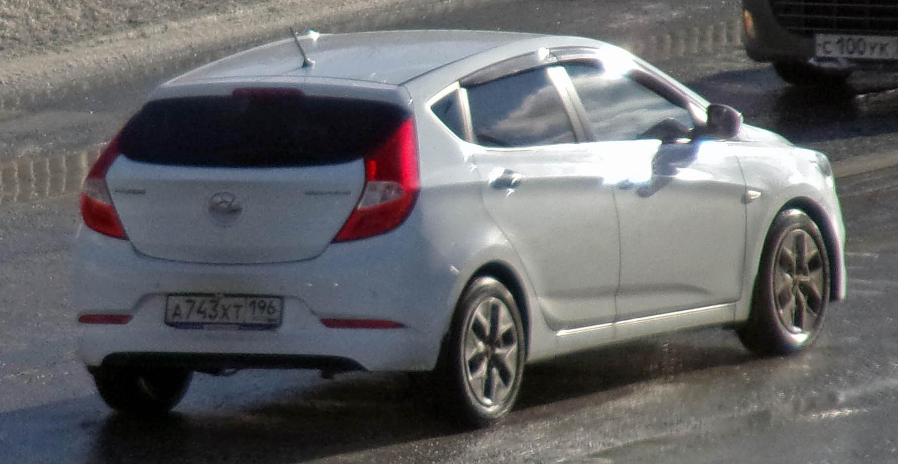 Автомобиль госномер А743ХТ196