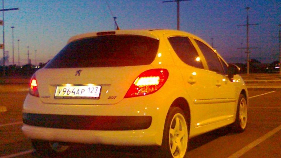 Автомобиль госномер У964АР123