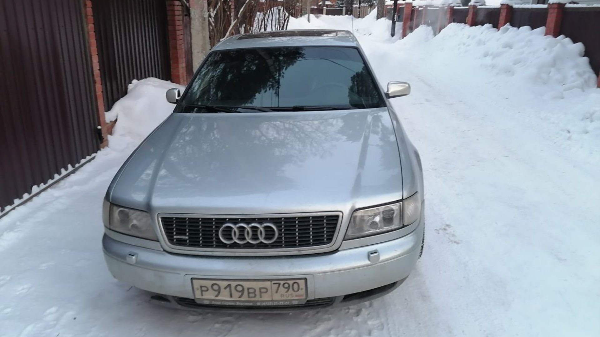 Автомобиль госномер Р919ВР790