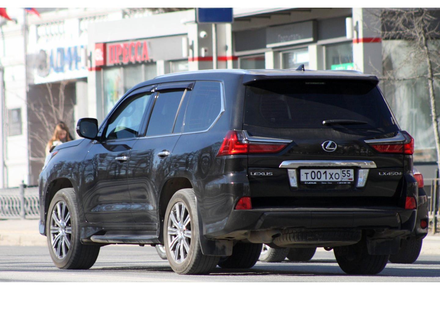 Автомобиль госномер Т001ХО55
