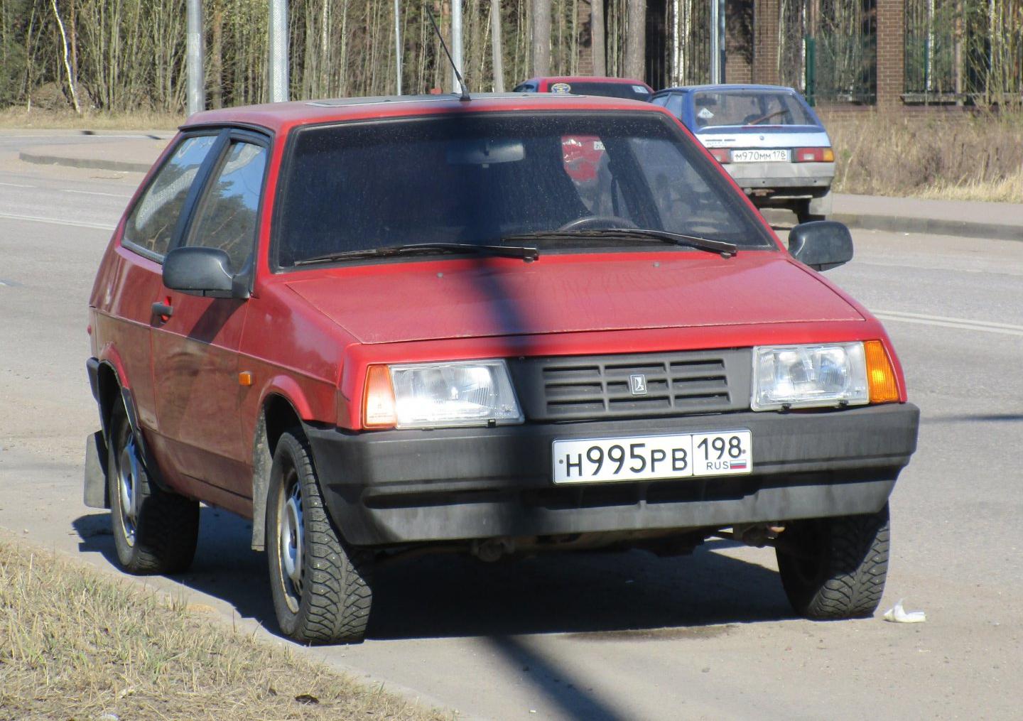 Автомобиль госномер Н995РВ198