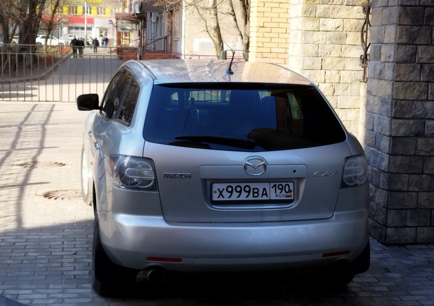 Автомобиль госномер Х999ВА190