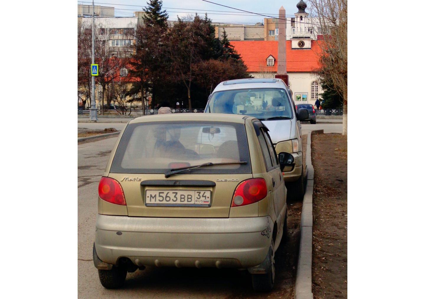 Автомобиль госномер М563ВВ34