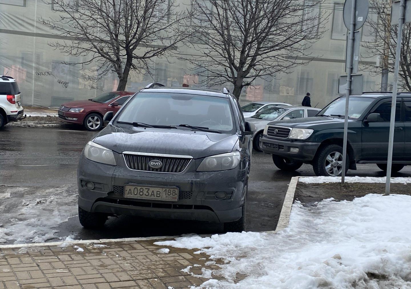 Автомобиль госномер А083АВ188