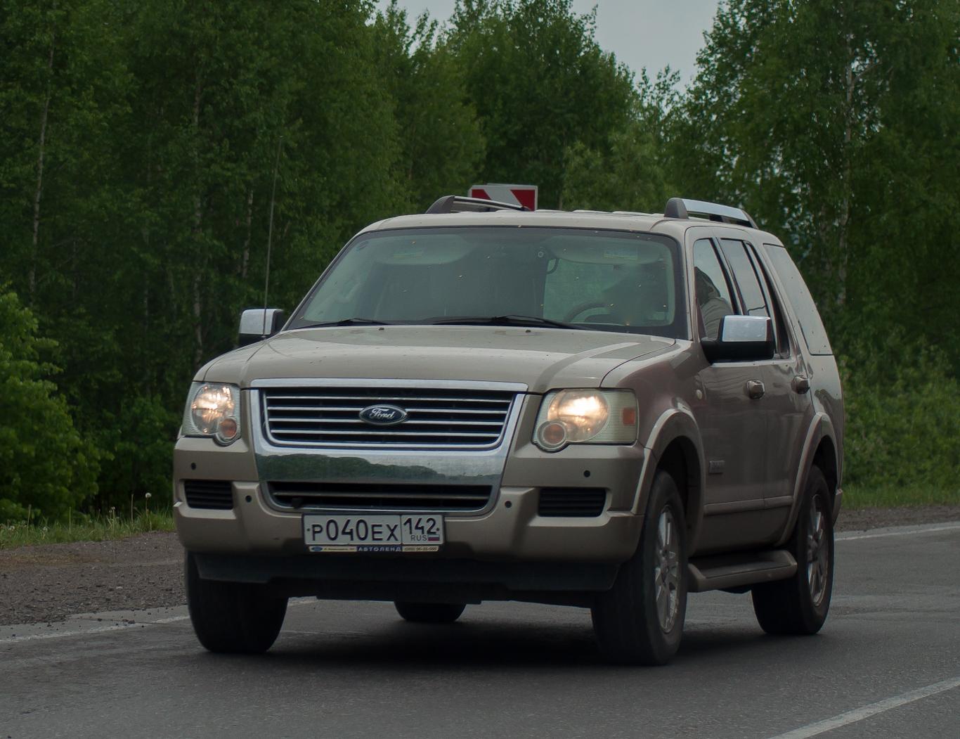 Автомобиль госномер Р040ЕХ142