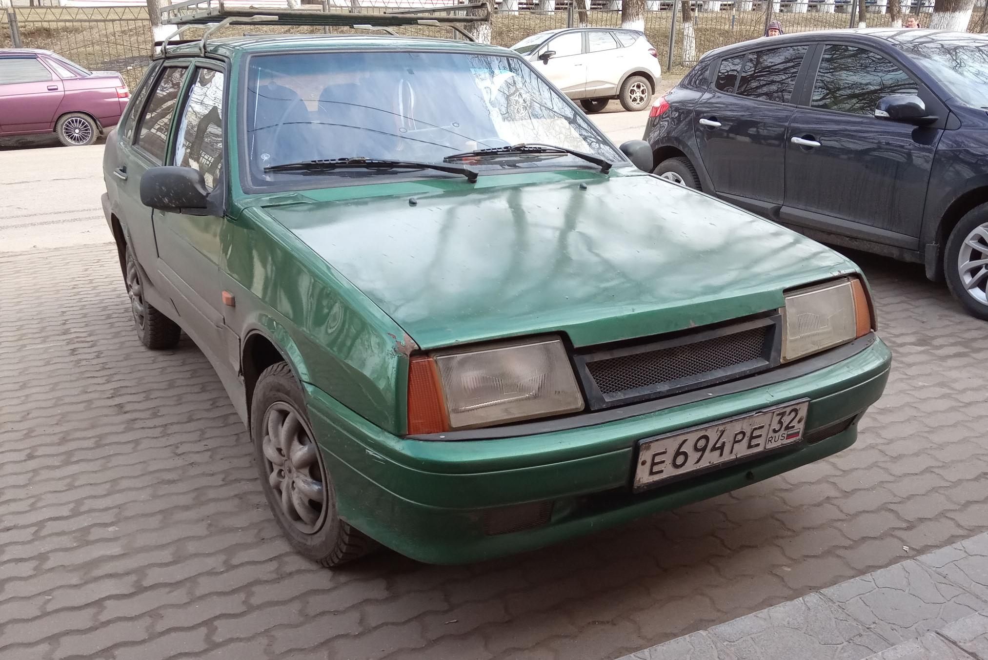 Автомобиль госномер Е694РЕ32