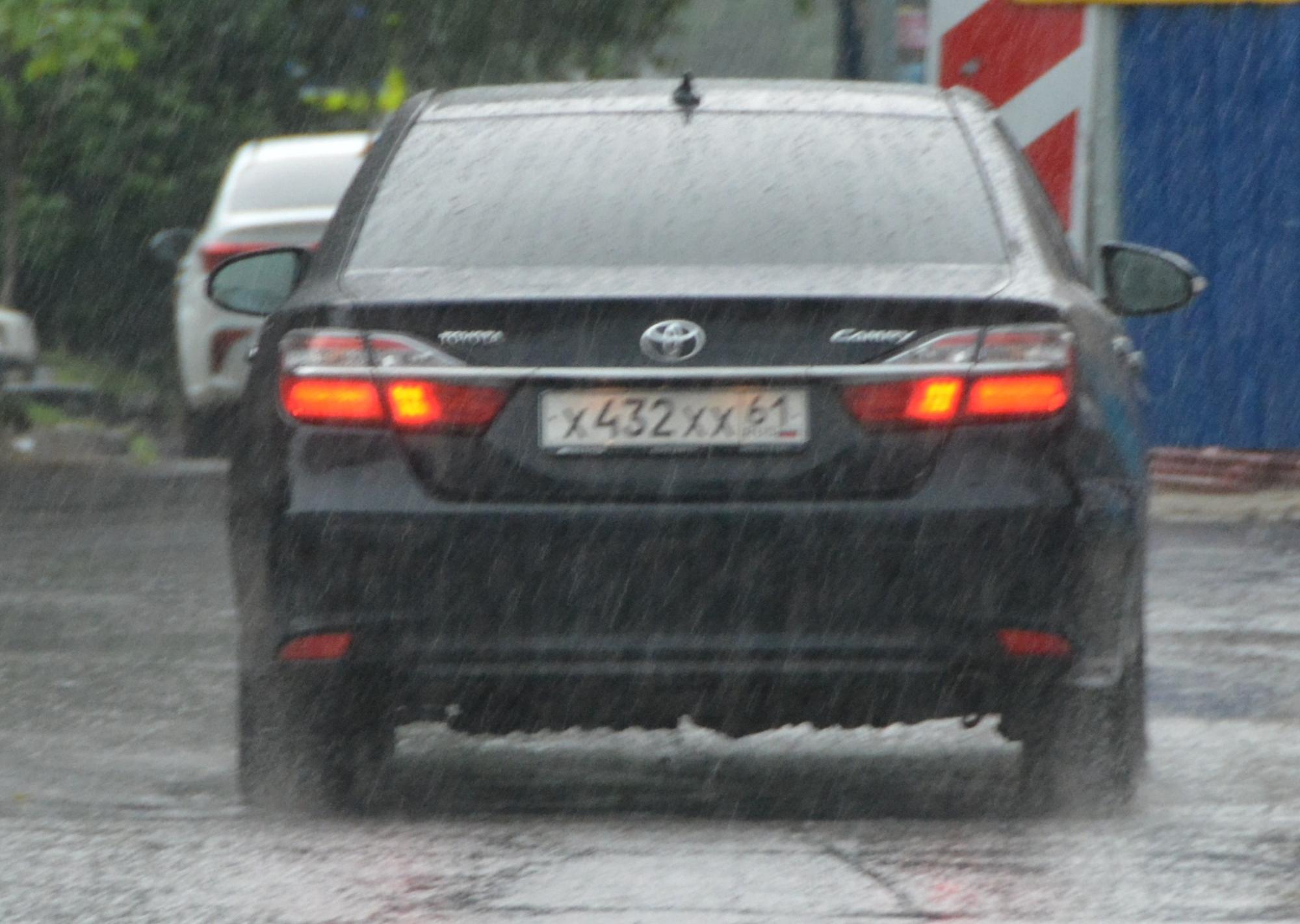 Автомобиль госномер Х432ХХ61