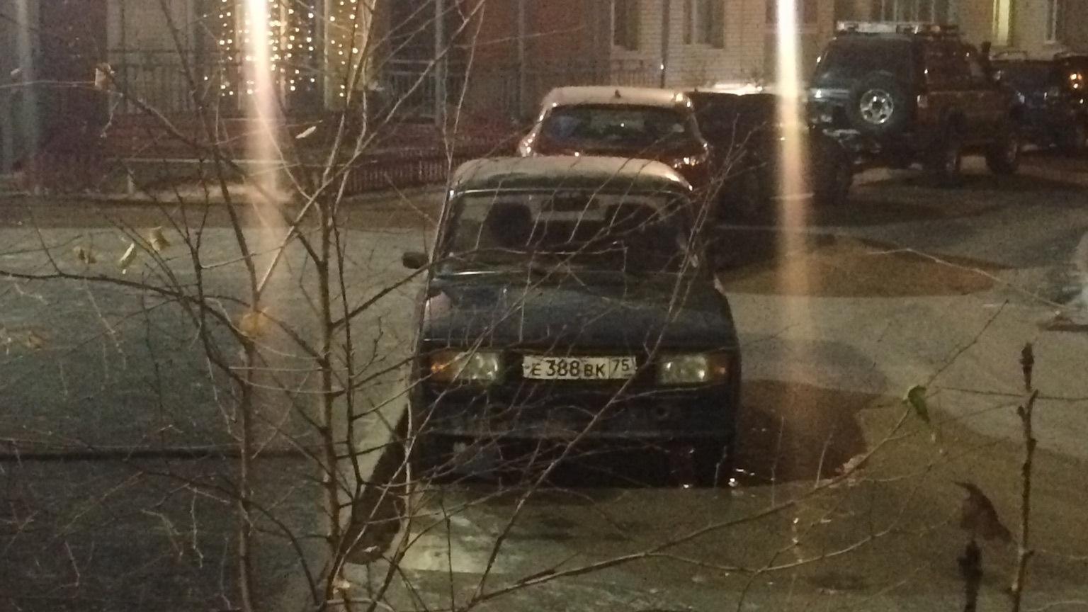 Автомобиль госномер Е388ВК75