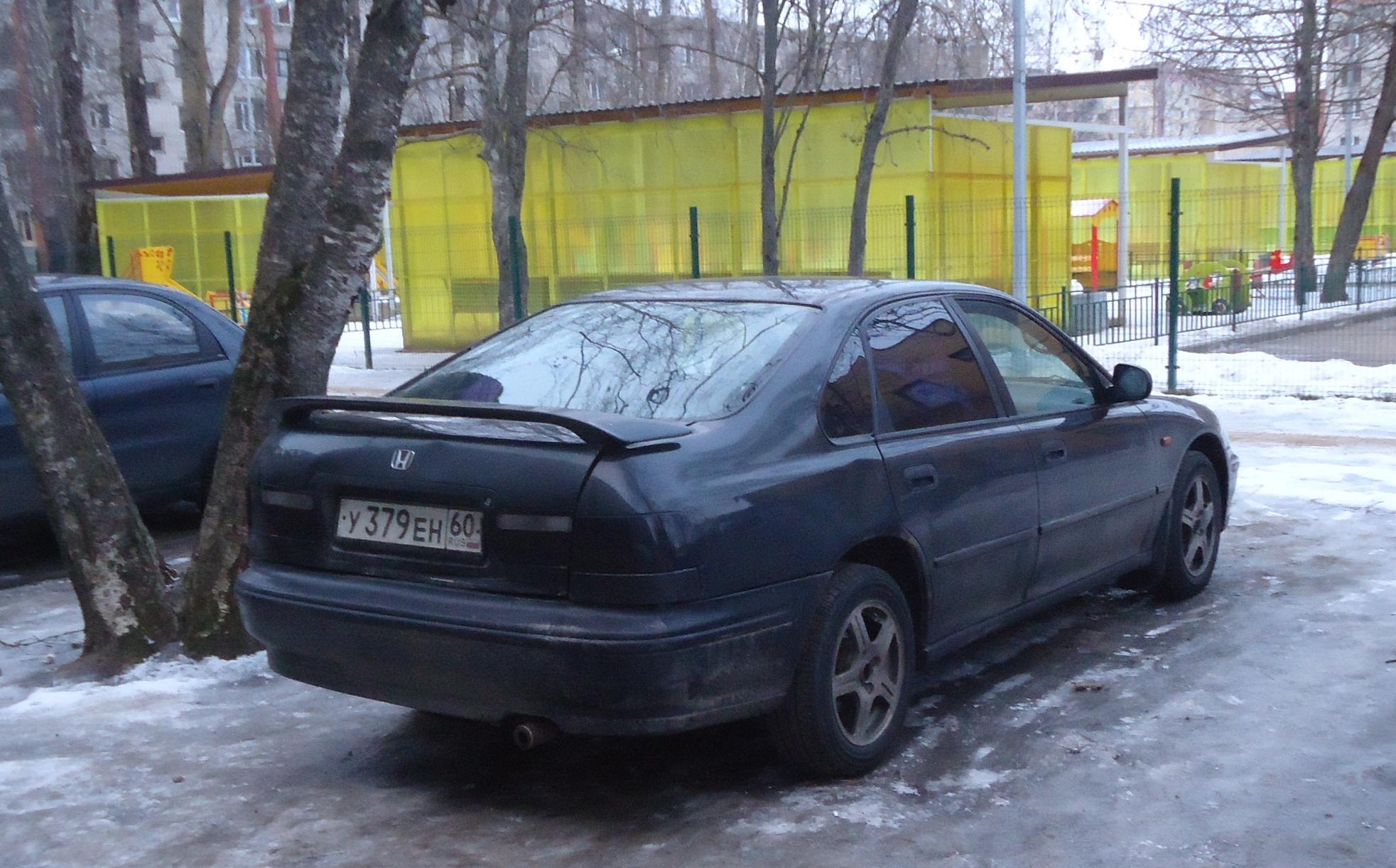 Автомобиль госномер У379ЕН60