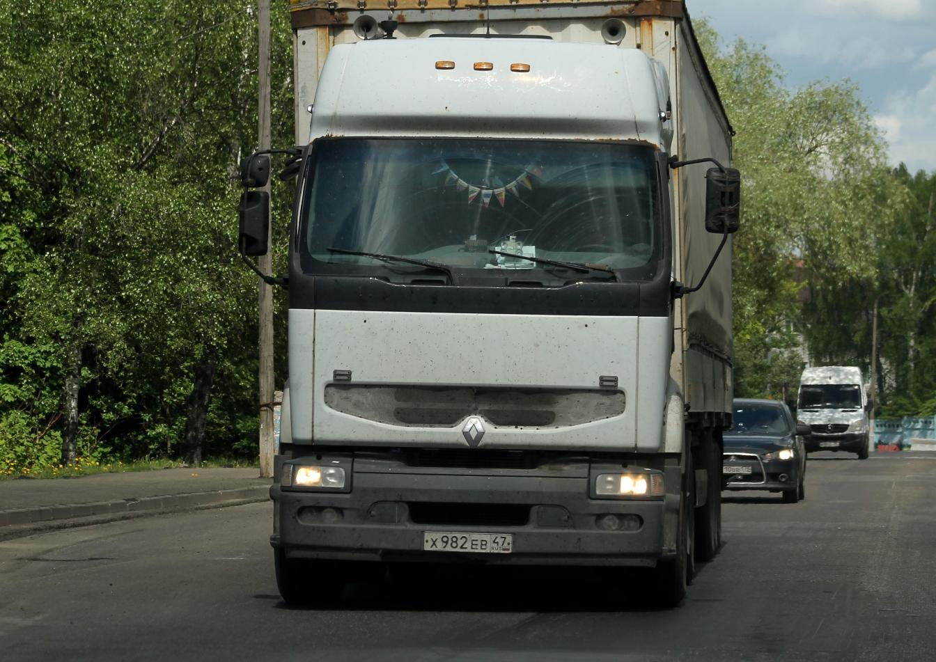 Автомобиль госномер Х982ЕВ47