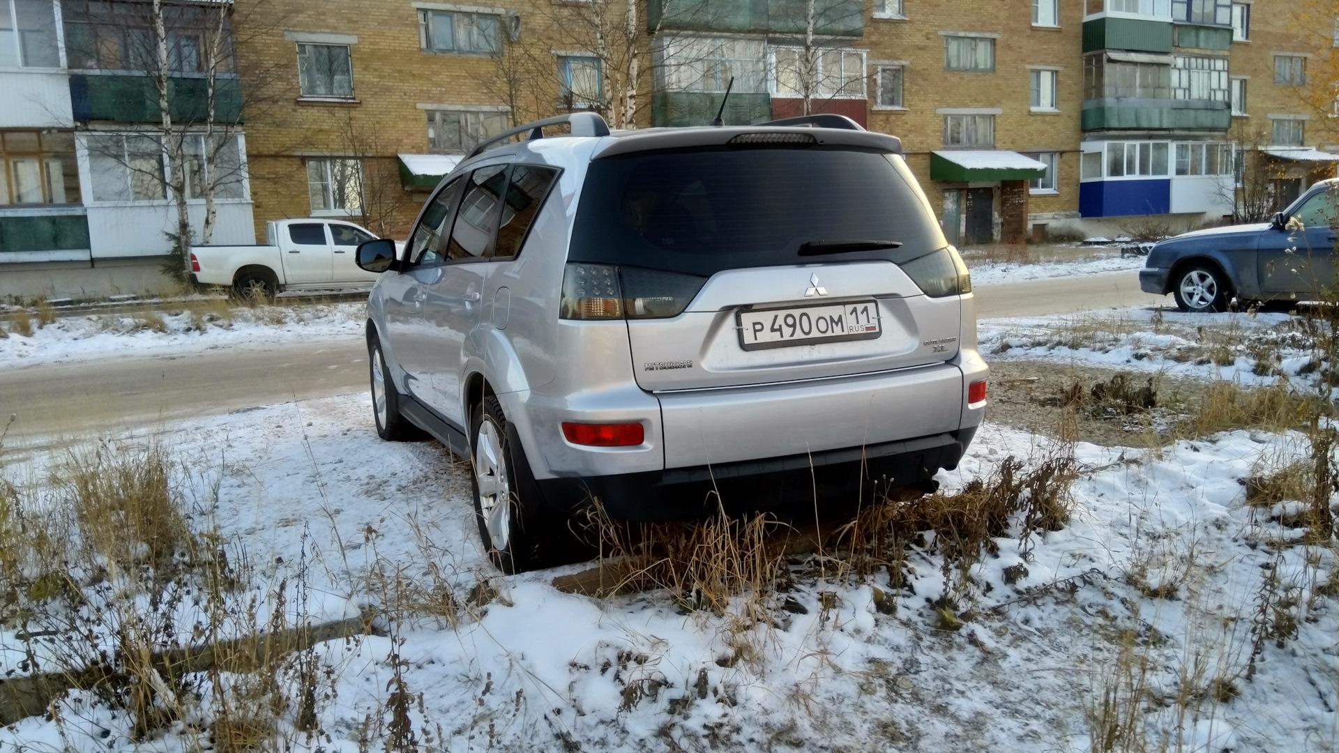 Автомобиль госномер Р490ОМ11