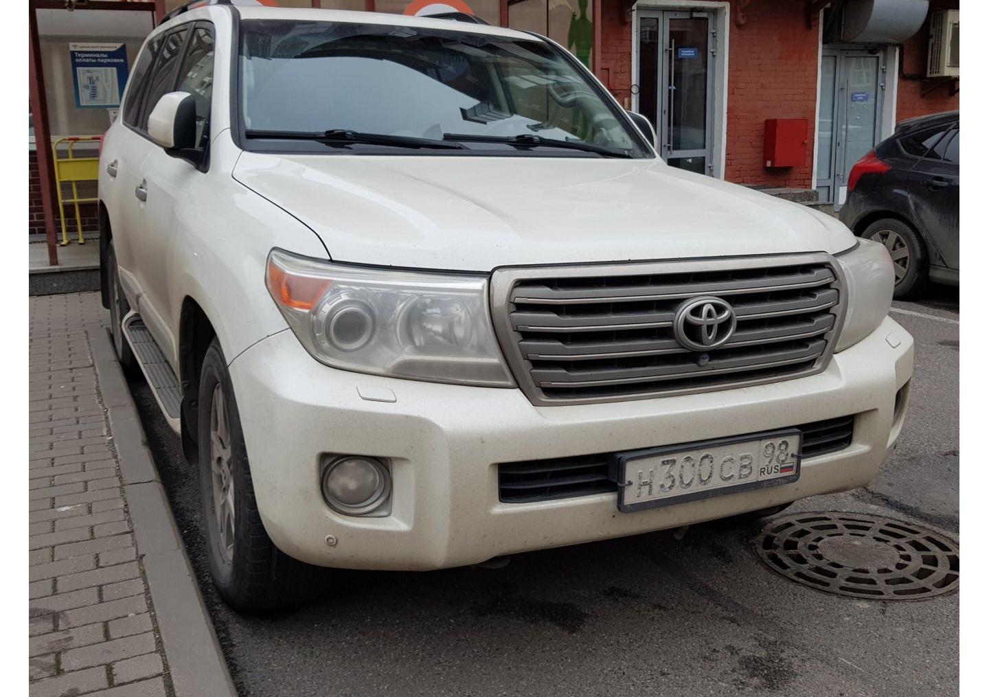 Автомобиль госномер Н300СВ98