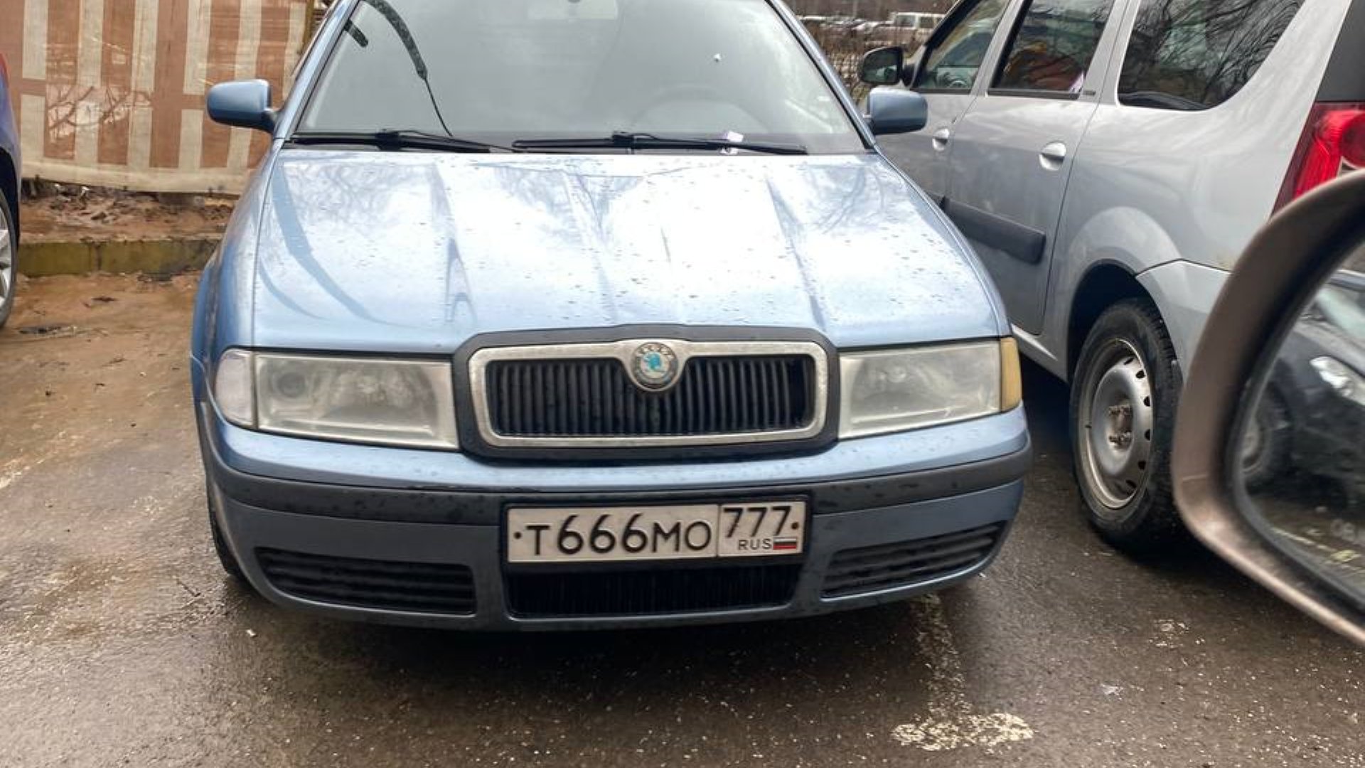 Автомобиль госномер Т666МО777