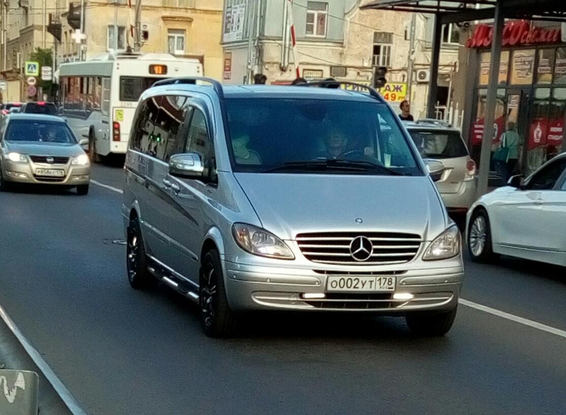 Автомобиль госномер О002УТ178