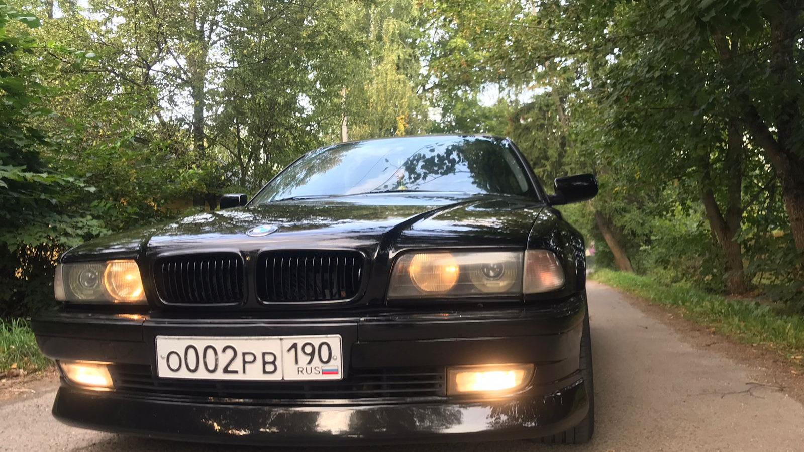 Автомобиль госномер О002РВ190