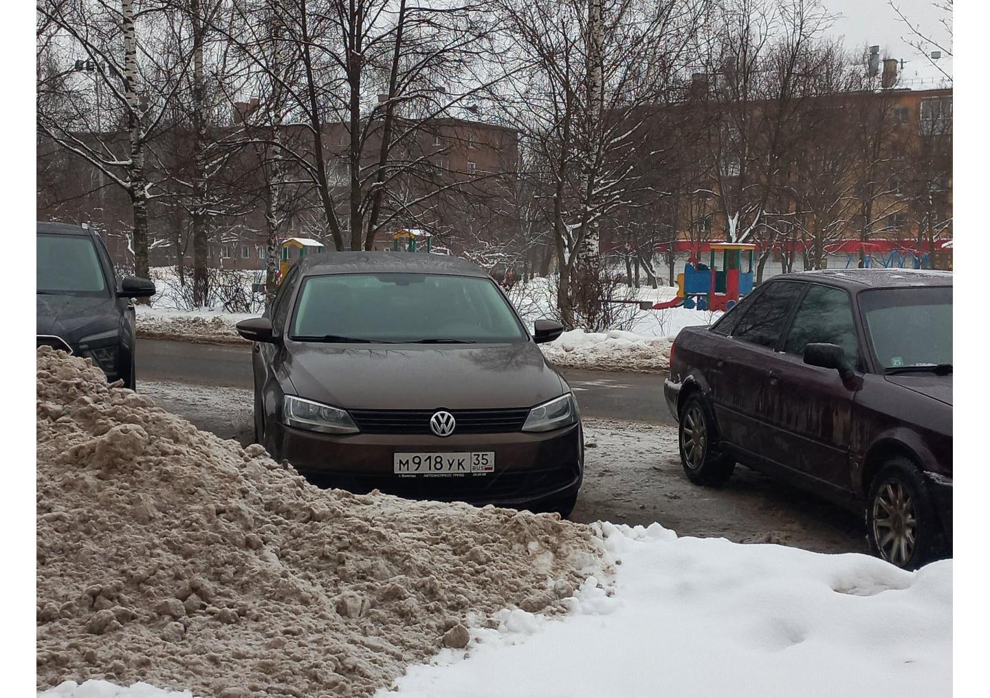 Автомобиль госномер М918УК35