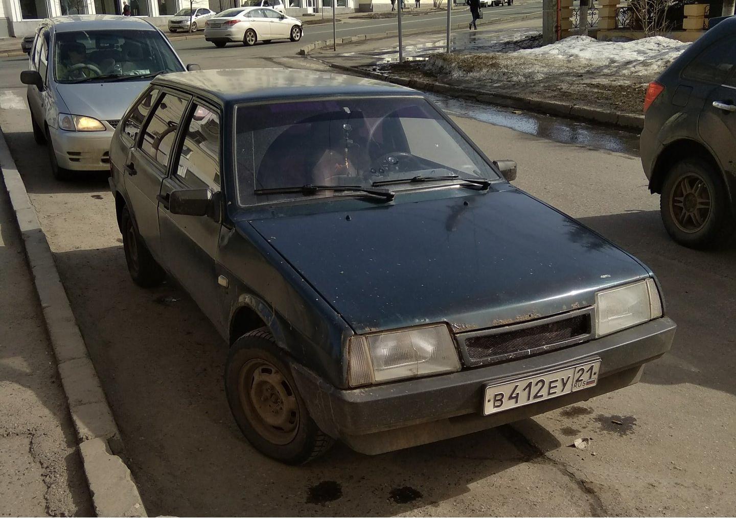 Автомобиль госномер В412ЕУ21
