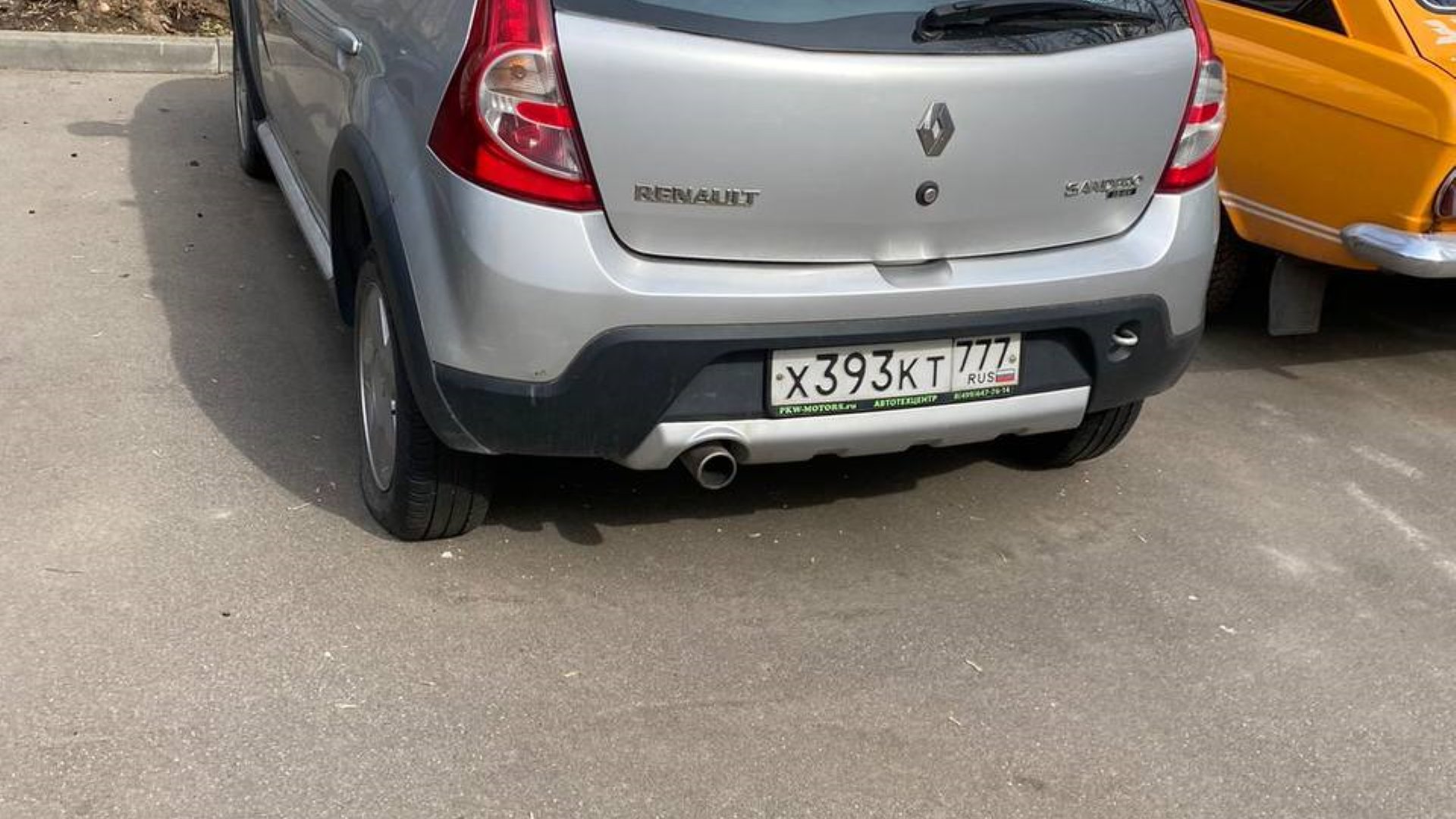 Автомобиль госномер Х393КТ777