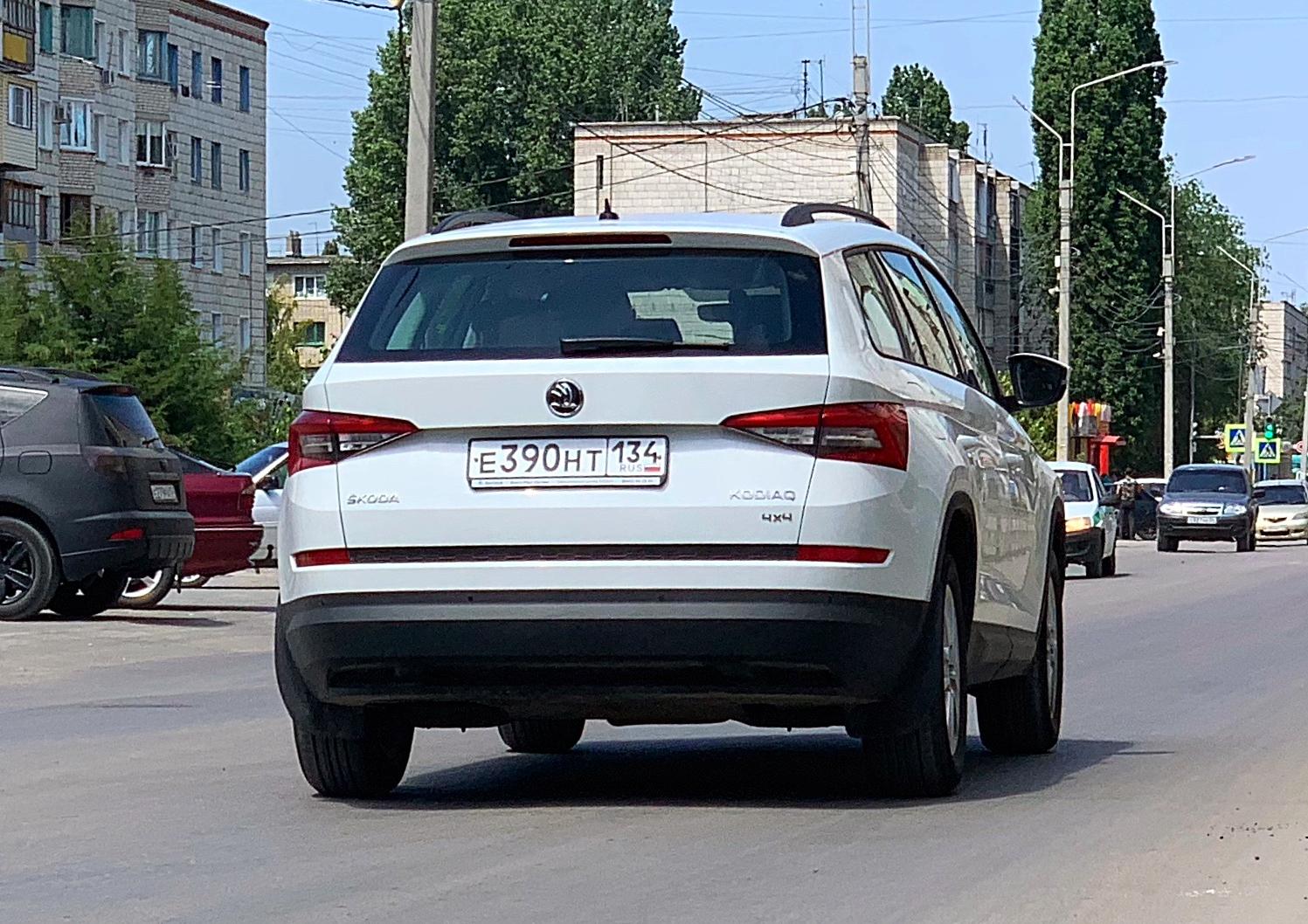 Автомобиль госномер Е390НТ134