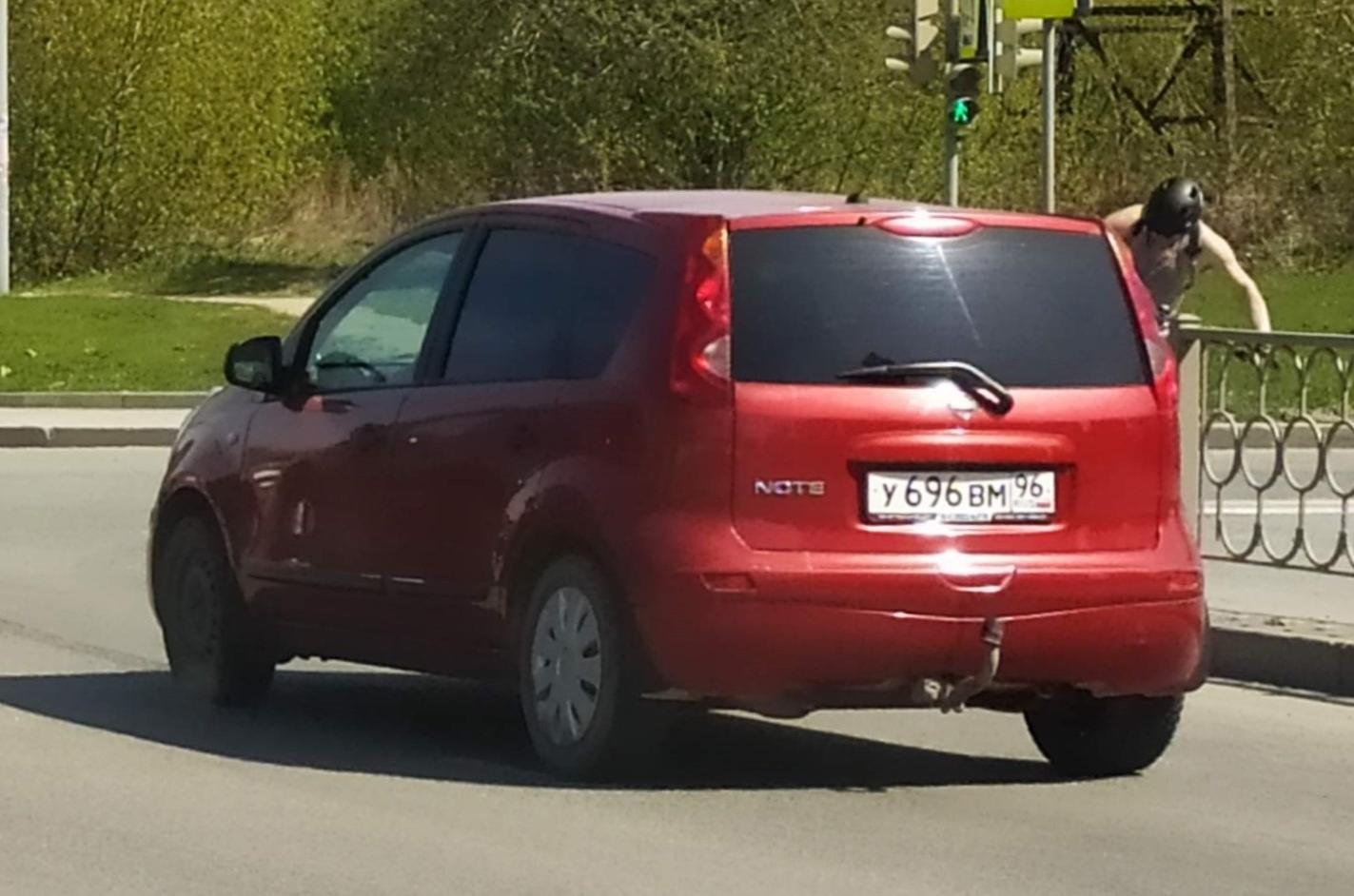Автомобиль госномер У696ВМ96