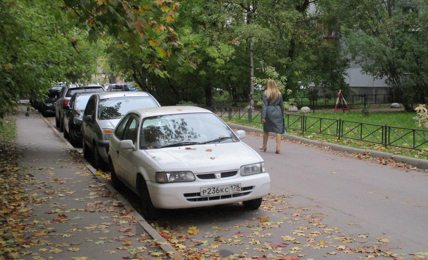 Автомобиль госномер Р236КС178
