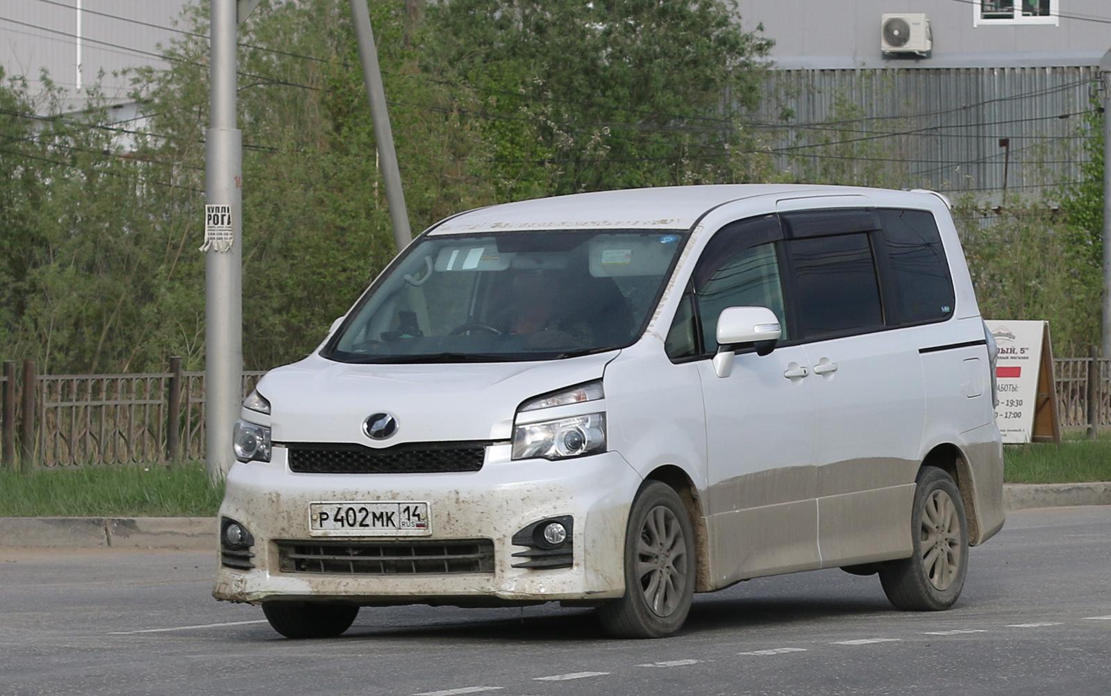 Автомобиль госномер Р402МК14