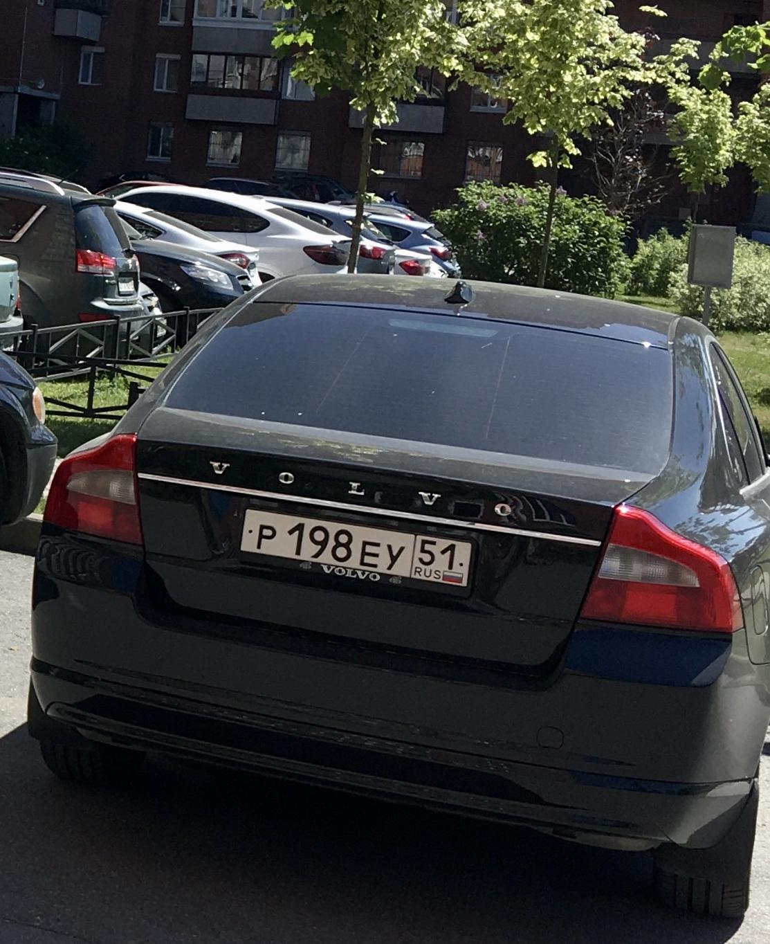Автомобиль госномер Р198ЕУ51