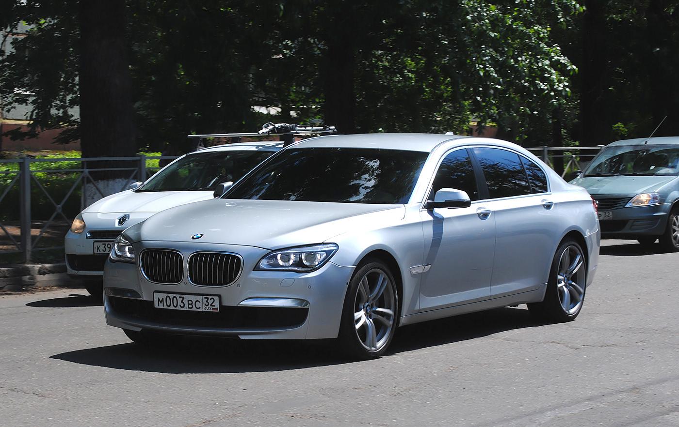 Автомобиль госномер М003ВС32