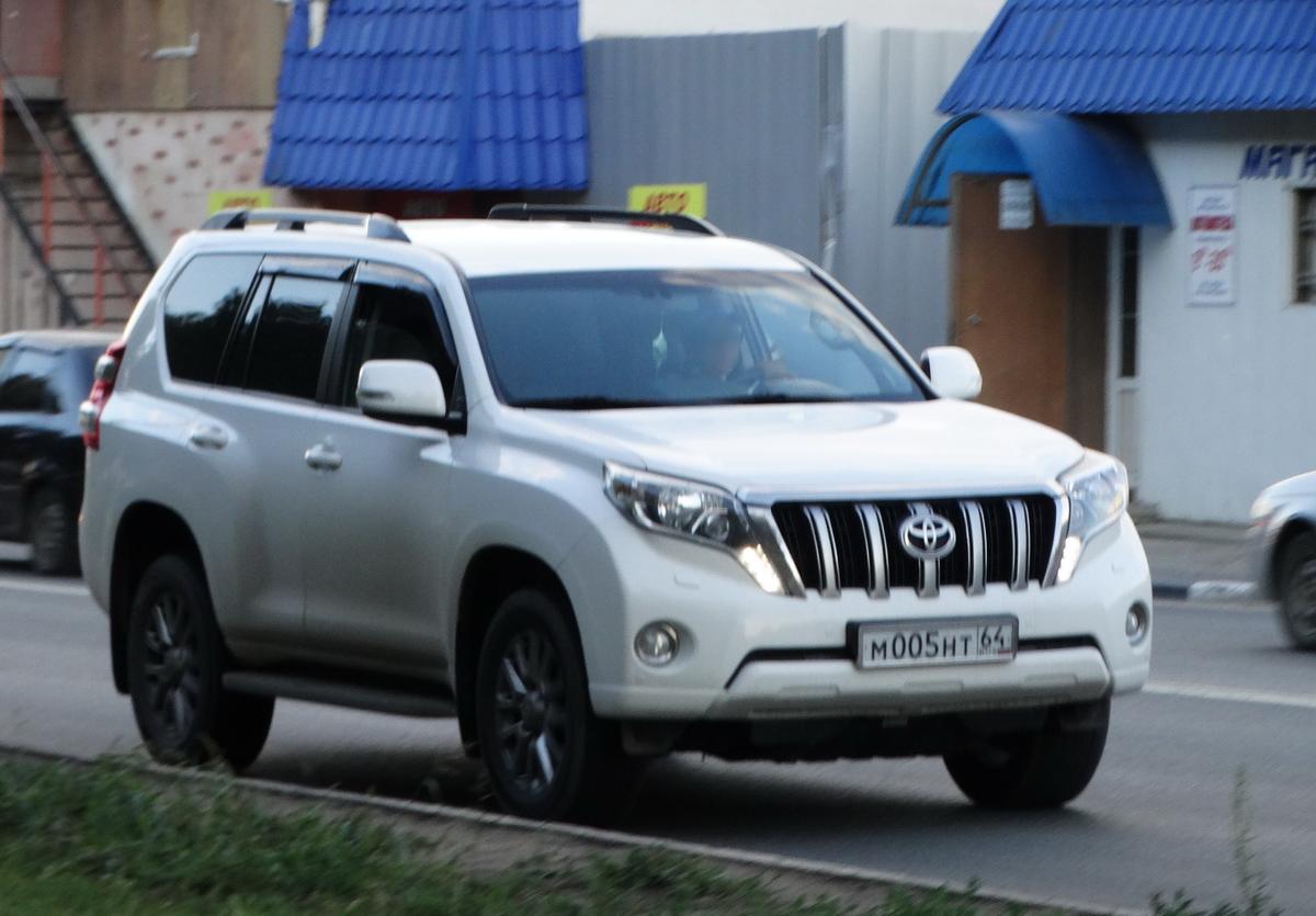 Автомобиль госномер М005НТ64