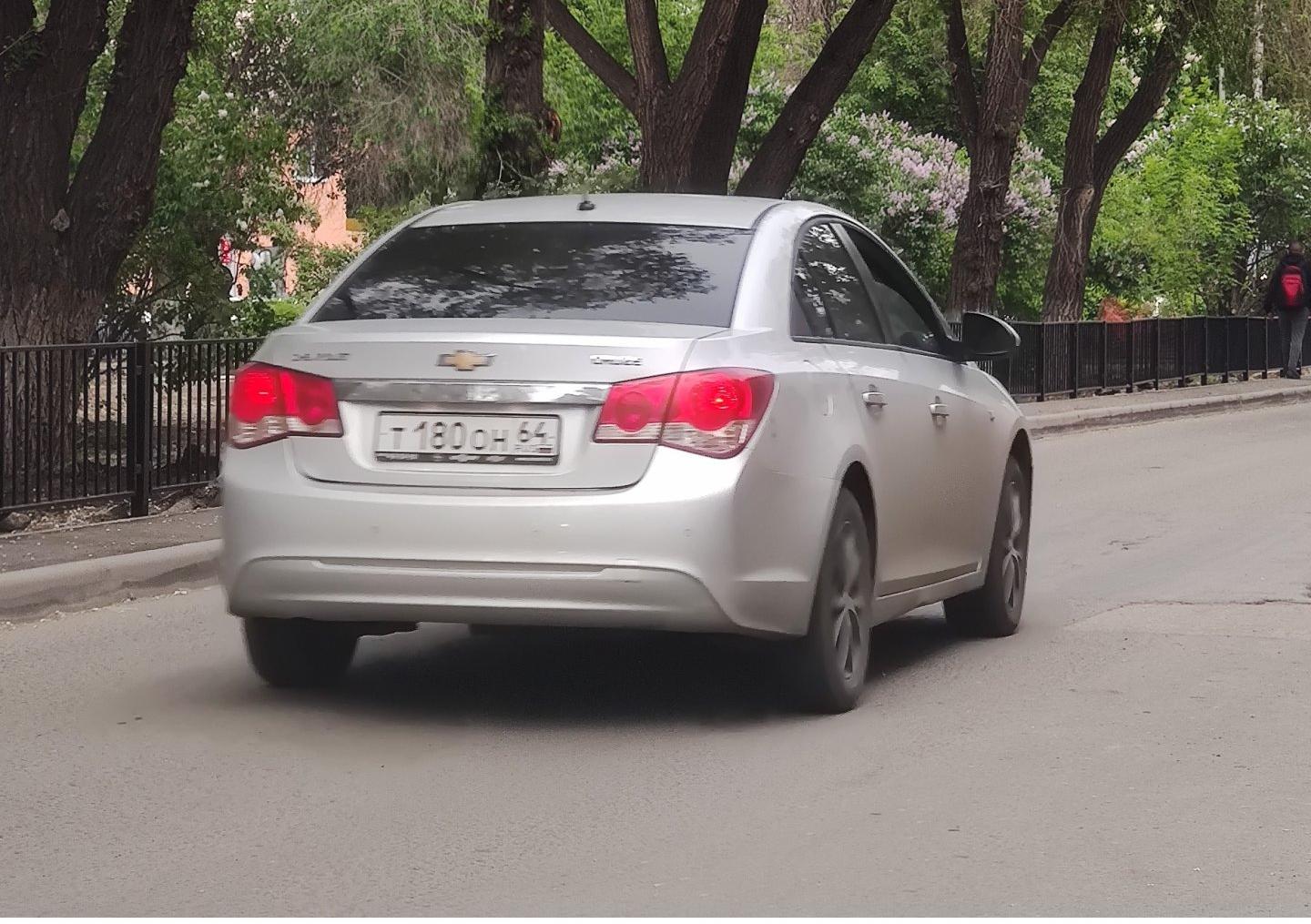 Автомобиль госномер Т180ОН64