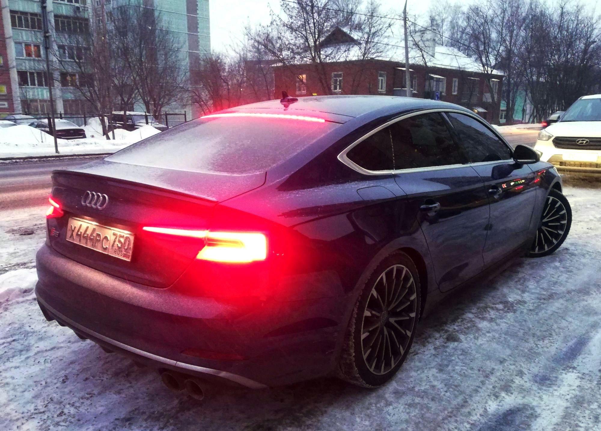 Автомобиль госномер Х444РС750
