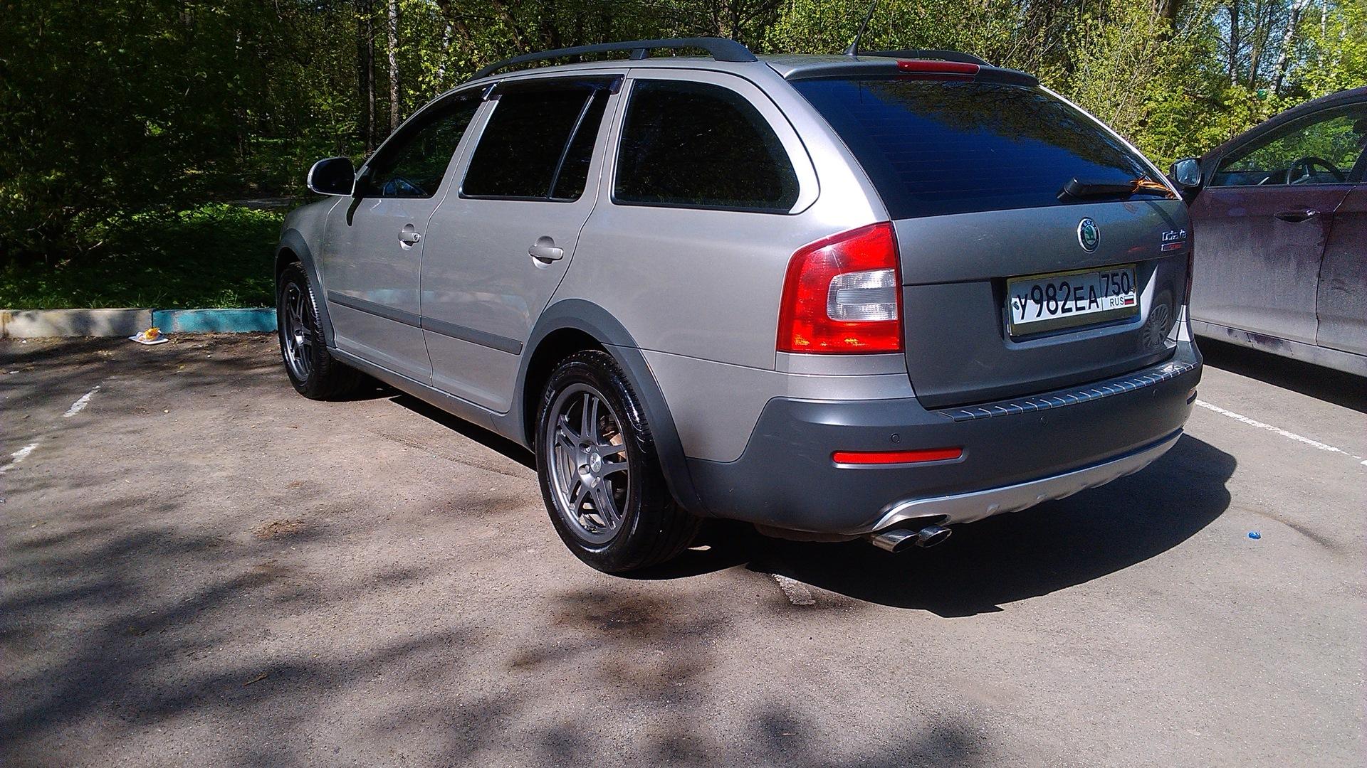 Автомобиль госномер У982ЕА750