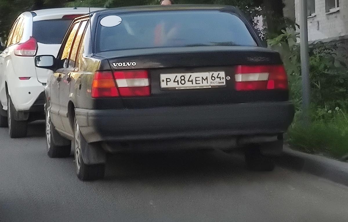 Автомобиль госномер Р484ЕМ64